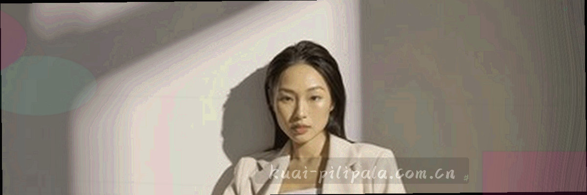 屏幕光晕与播放按钮组成的观看界面示意图
